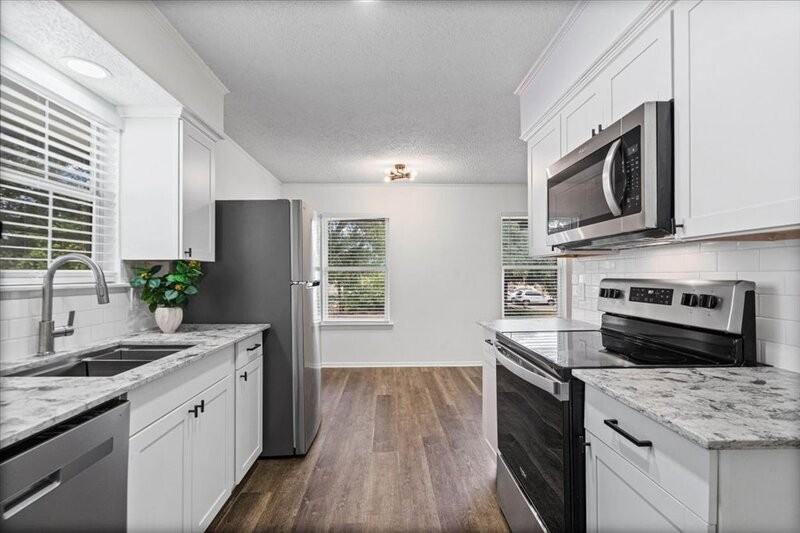 3415 Willowrun Dr - Photo 4 of 28