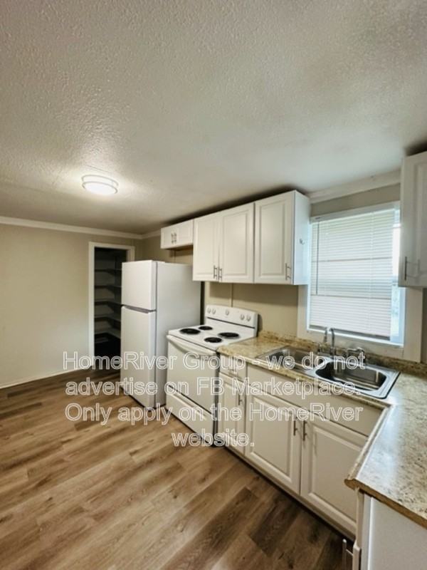 209 W 23rd St - Photo 3 of 17