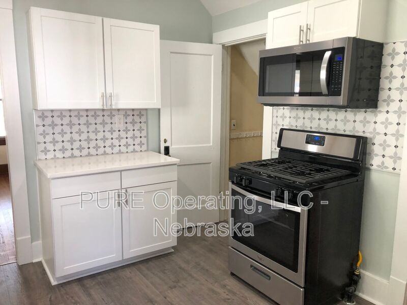 5012 Burt St - Photo 2 of 22