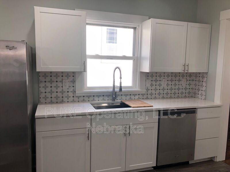 5012 Burt St - Photo 4 of 22