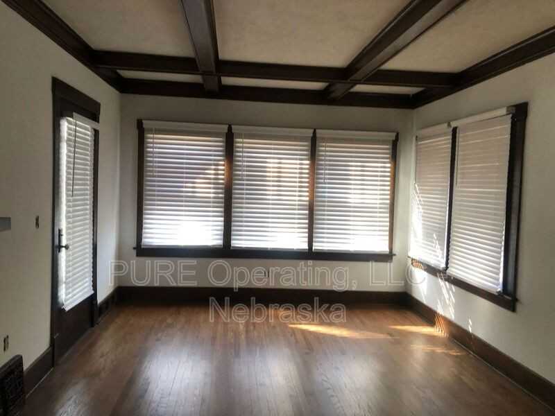 5012 Burt St - Photo 6 of 22