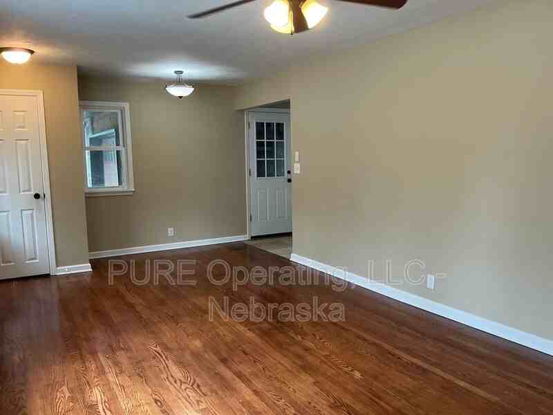 3500 N 60th St - Photo 7 of 32