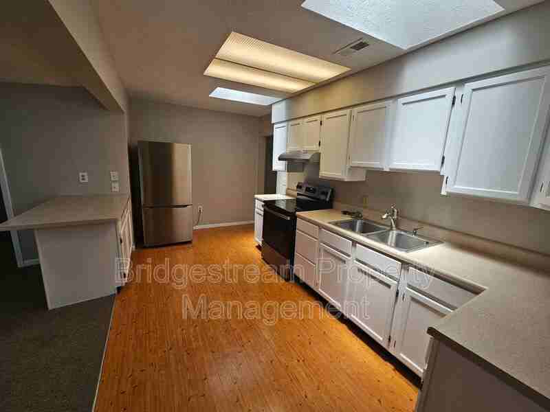 1941 Culver Ave - Photo 3 of 10
