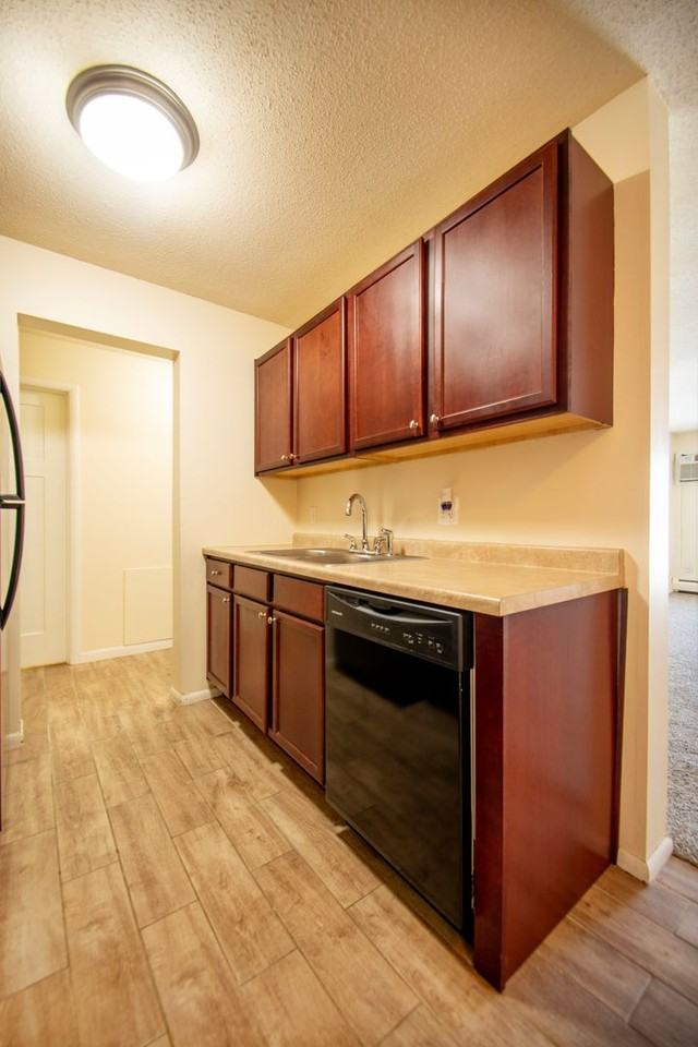 DMR Apartments - Photo 3 of 16