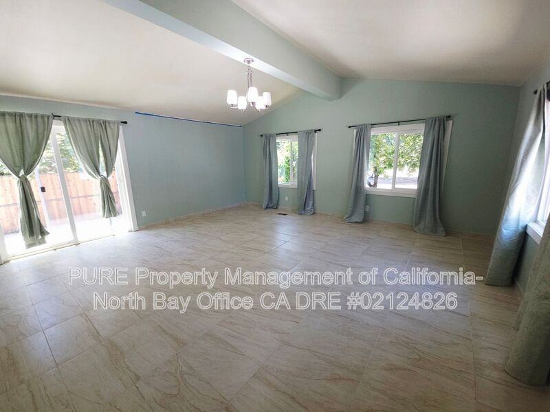 927 N Oak St - Photo 3 of 17