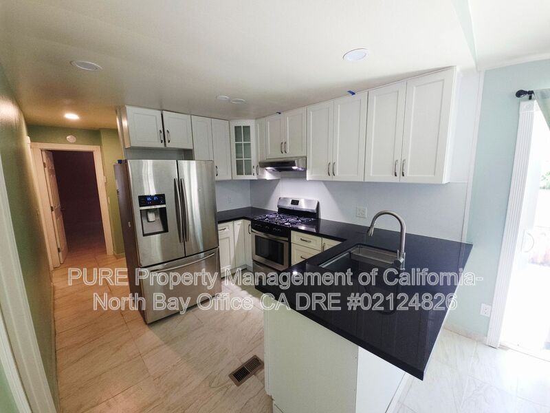 927 N Oak St - Photo 4 of 17