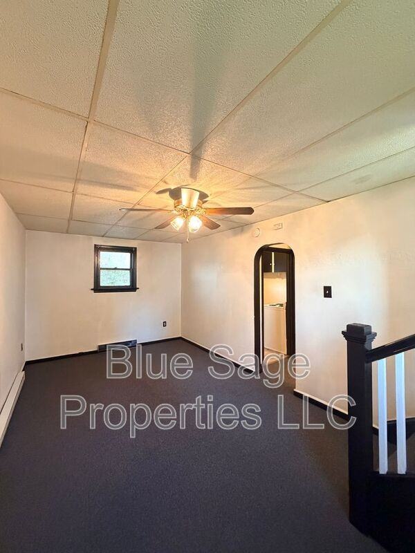 621 W 7th St #C - Photo 5 of 14