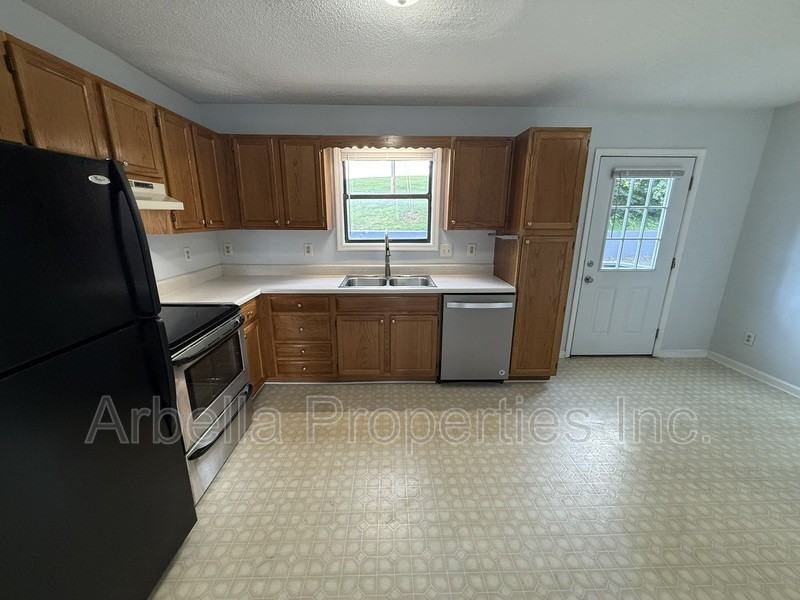 390 Erwin Hwy #2 - Photo 6 of 32