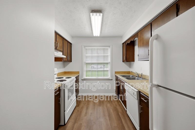 3215 Aqueduct Dr #B - Photo 4 of 26