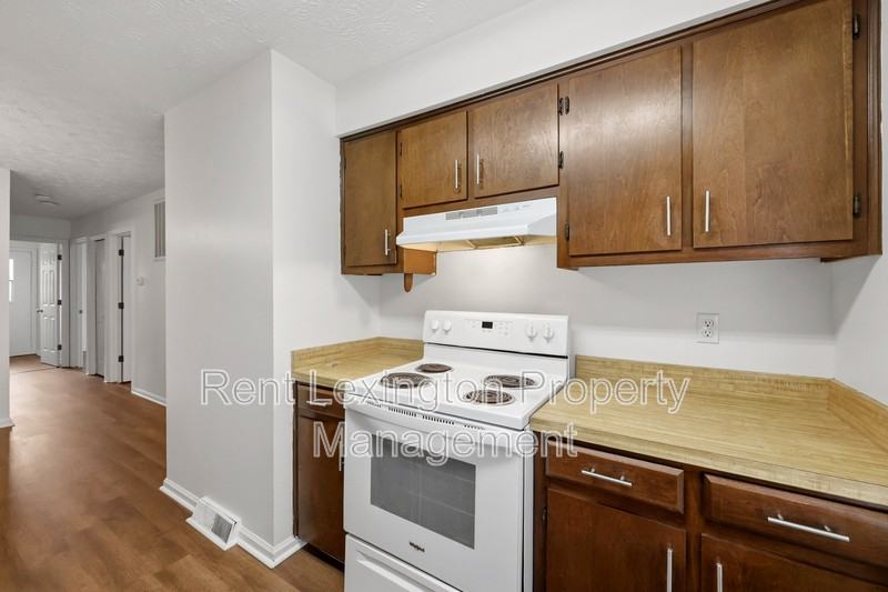 3215 Aqueduct Dr #B - Photo 5 of 26