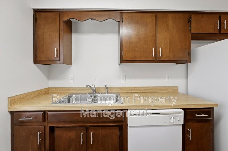 3215 Aqueduct Dr #B - Photo 7 of 26
