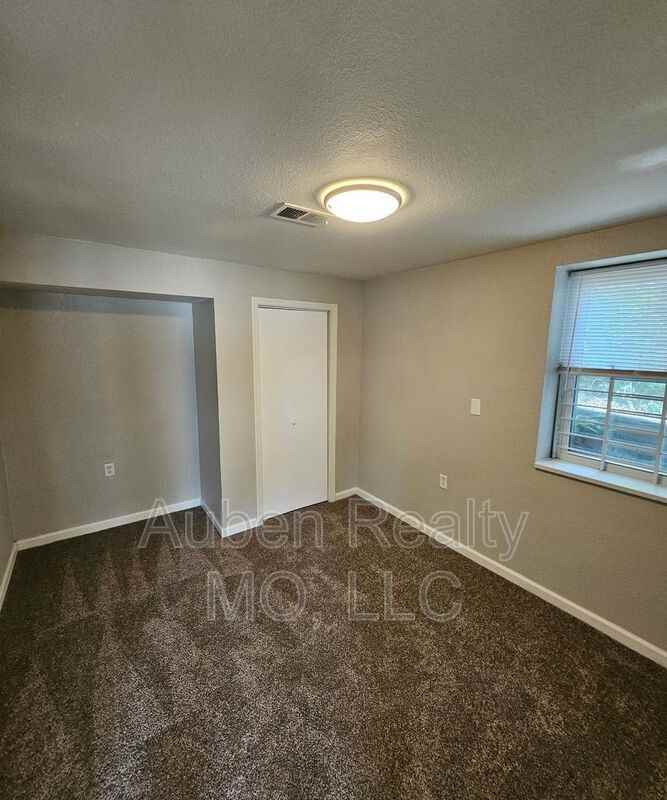 6113 Indiana Ave - Photo 5 of 13