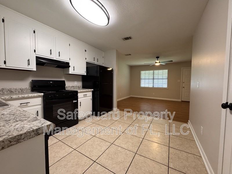 4179 Ravenwood Dr - Photo 3 of 12