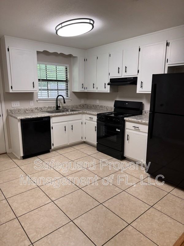 4179 Ravenwood Dr - Photo 4 of 12