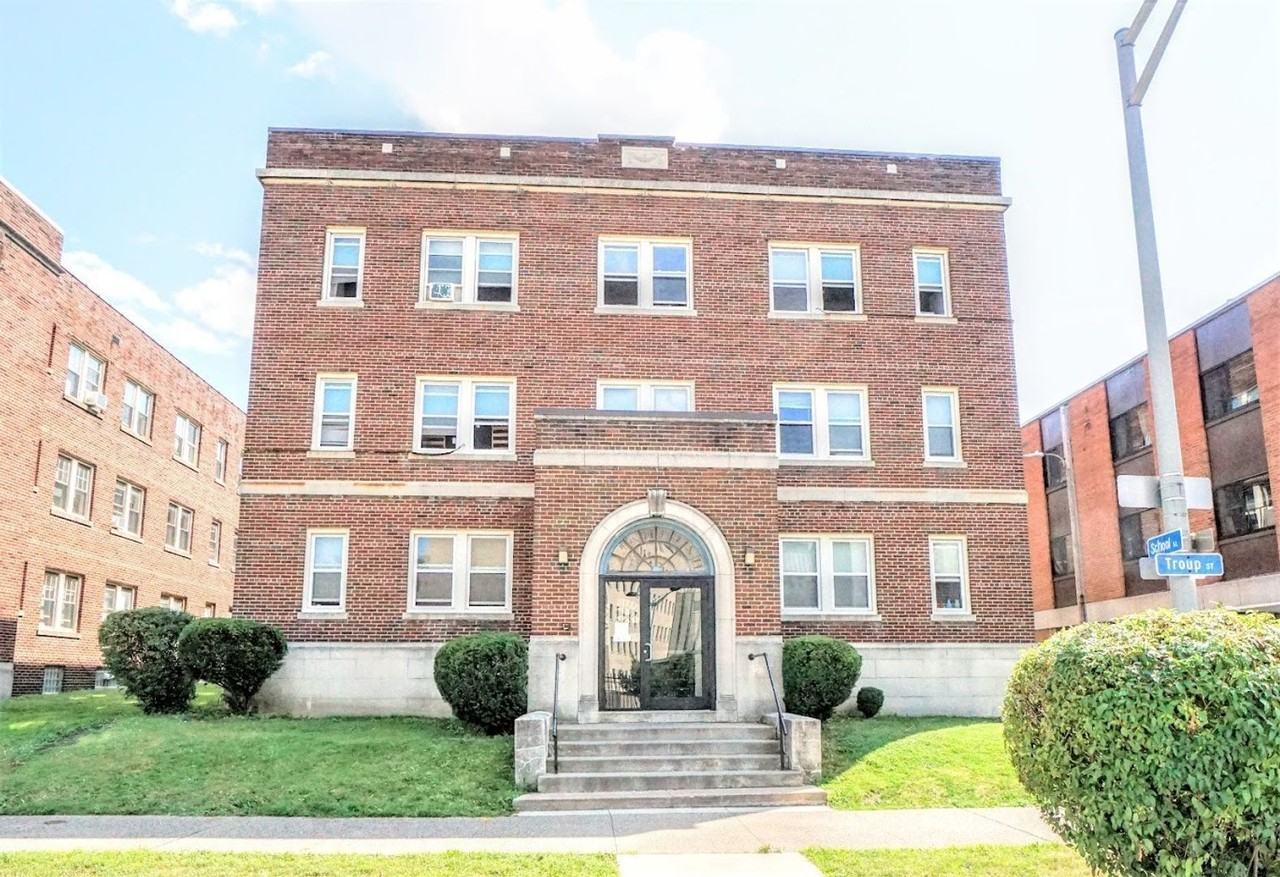 49 Troup St - Photo 4 of 17