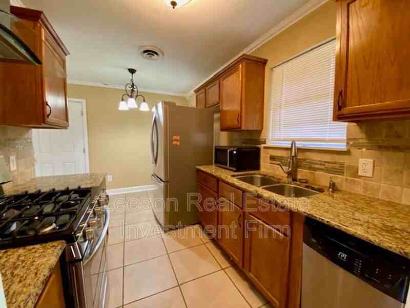 9418 Poinsetta Dr - Photo 2 of 11