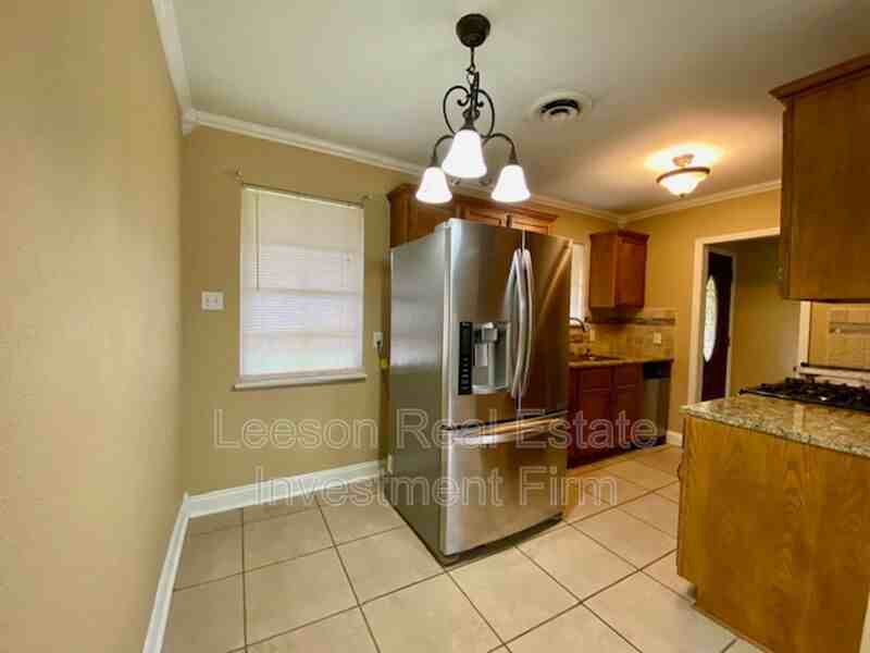9418 Poinsetta Dr - Photo 3 of 11