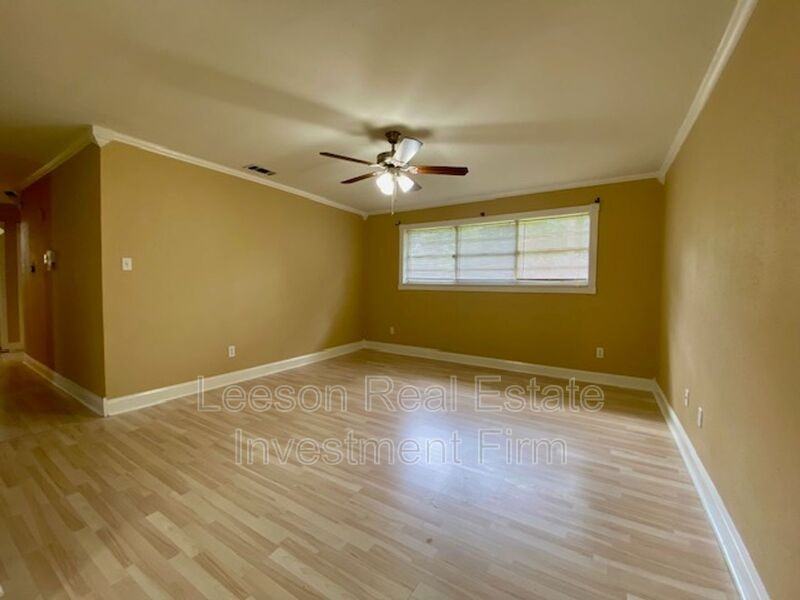 9418 Poinsetta Dr - Photo 4 of 11