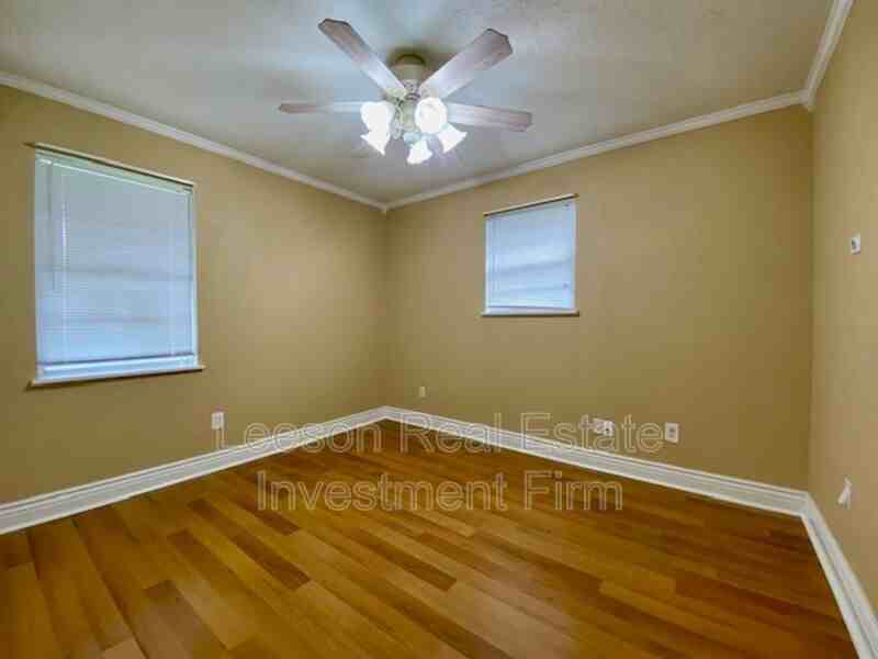 9418 Poinsetta Dr - Photo 7 of 11