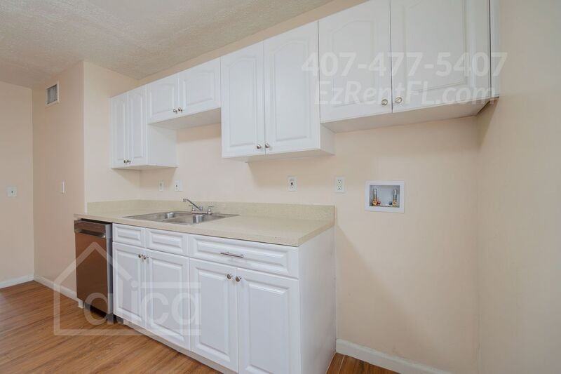 610 6th St #D - Photo 3 of 13