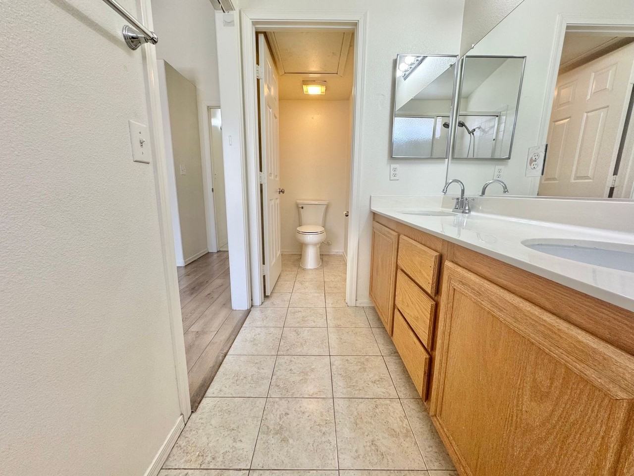 8133 W Rochelle Ave - Photo 3 of 25