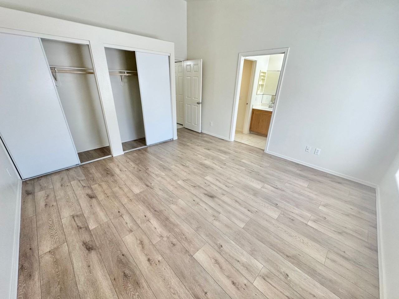 8133 W Rochelle Ave - Photo 6 of 25