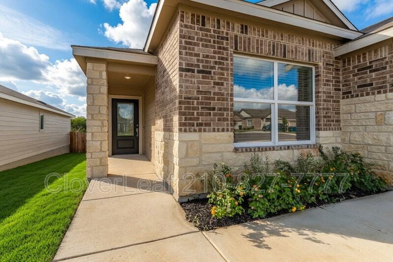 706 Red Field Way - Photo 4 of 38