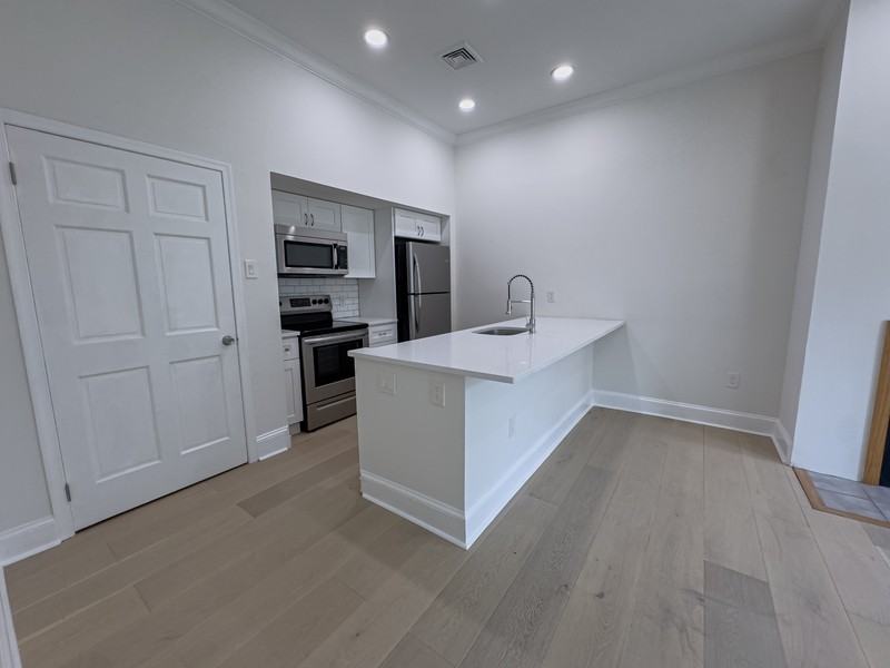 1703 Green St - Photo 4 of 33