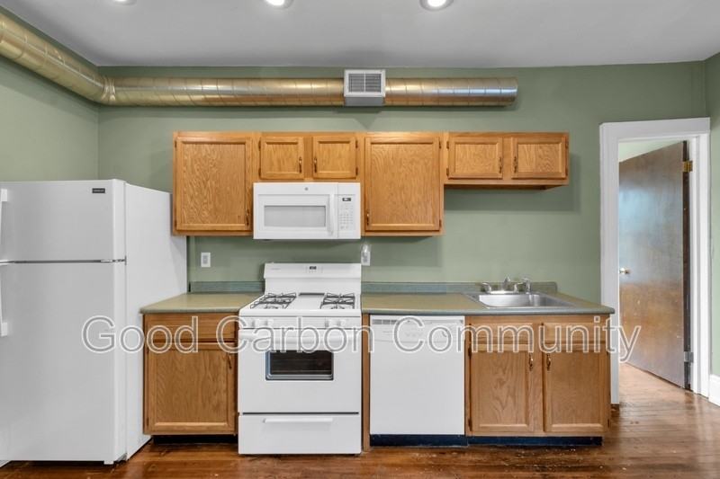 712 Ashland Ave #3 - Photo 6 of 17