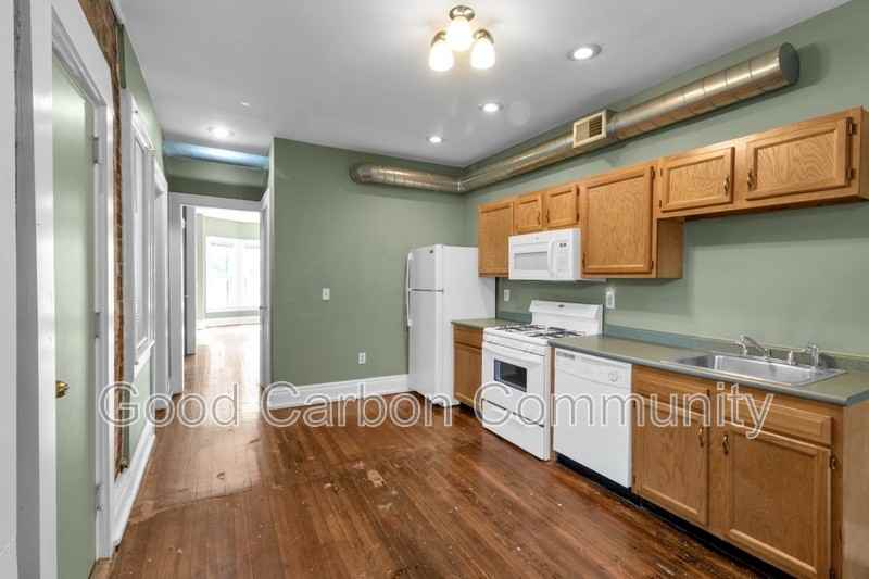 712 Ashland Ave #3 - Photo 7 of 17