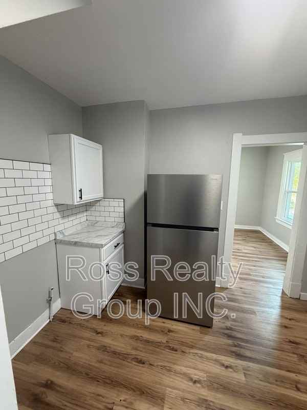 445 Hiett Ave - Photo 2 of 9