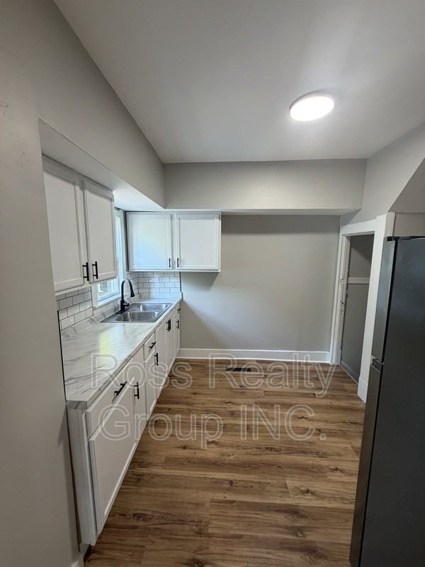 445 Hiett Ave - Photo 3 of 9