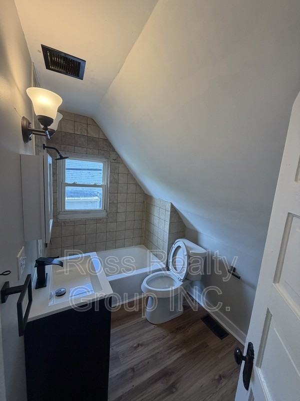 445 Hiett Ave - Photo 4 of 9