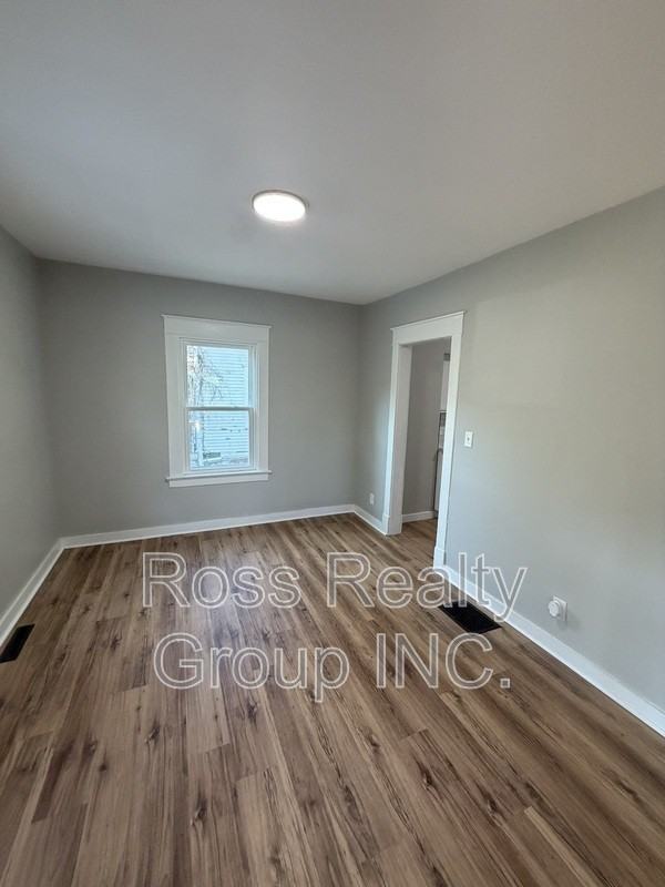 445 Hiett Ave - Photo 5 of 9
