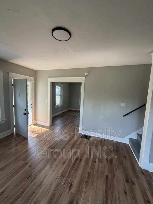445 Hiett Ave - Photo 6 of 9