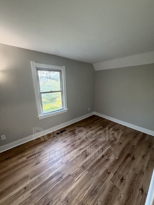 445 Hiett Ave - Photo 7 of 9
