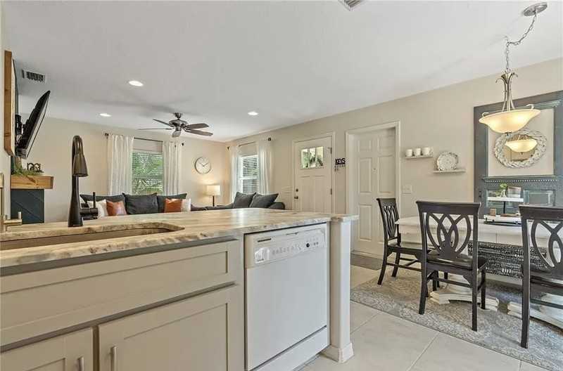1316 Charlotte Ave - Photo 4 of 26