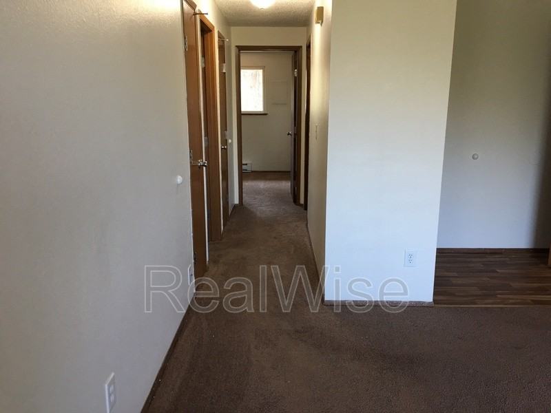 17838 Ne Multnomah Dr #08 - Photo 2 of 25