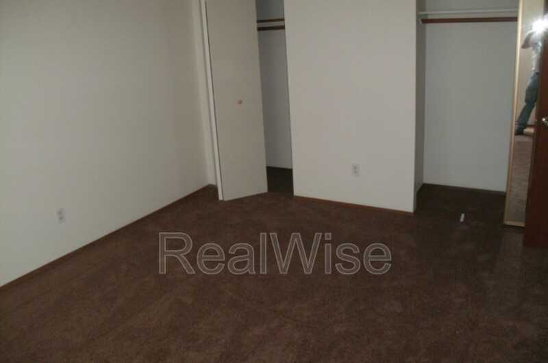 17838 Ne Multnomah Dr #08 - Photo 4 of 25