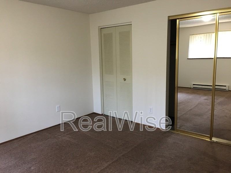 17838 Ne Multnomah Dr #08 - Photo 6 of 25
