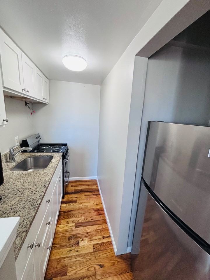 35 Roughan St #5B - Photo 2 of 6