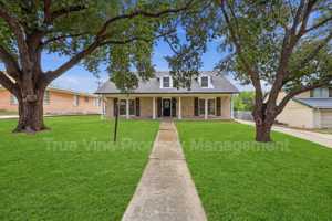 featured image of 2423 W Gramercy Pl