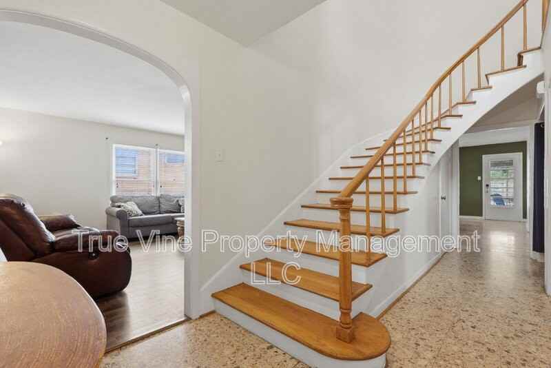 2423 W Gramercy Pl - Photo 3 of 40