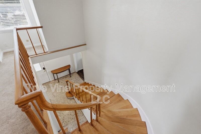 2423 W Gramercy Pl - Photo 4 of 40