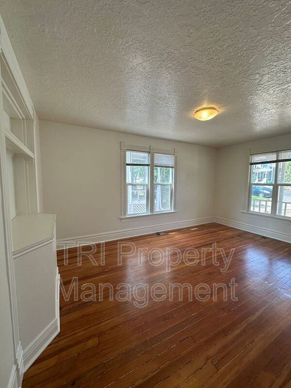 1526 9th Ave #4 - Photo 3 of 20