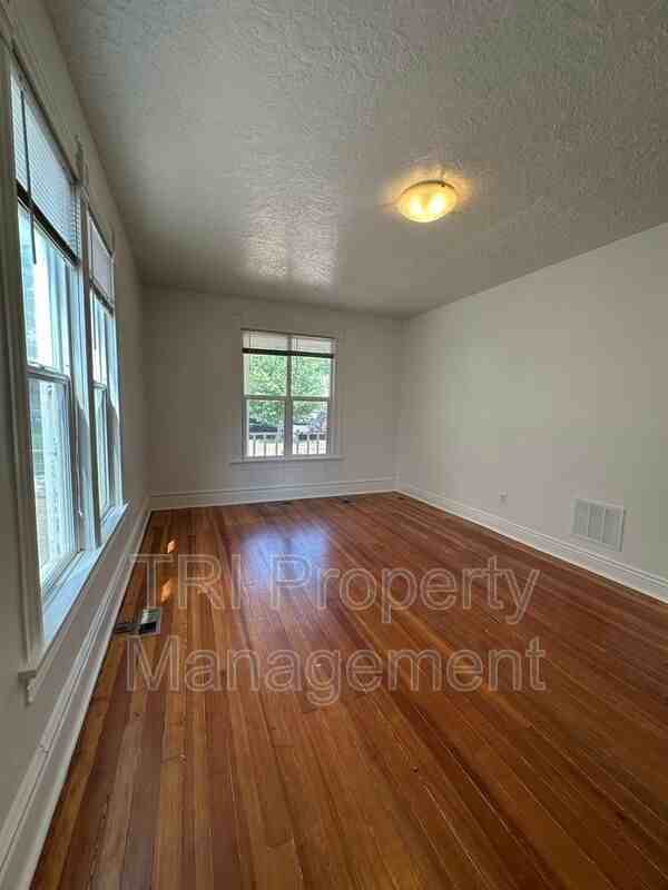 1526 9th Ave #4 - Photo 4 of 20