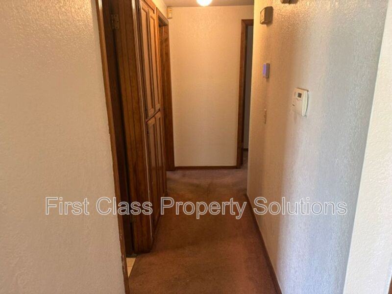 8613 E Parkridge Dr - Photo 3 of 17
