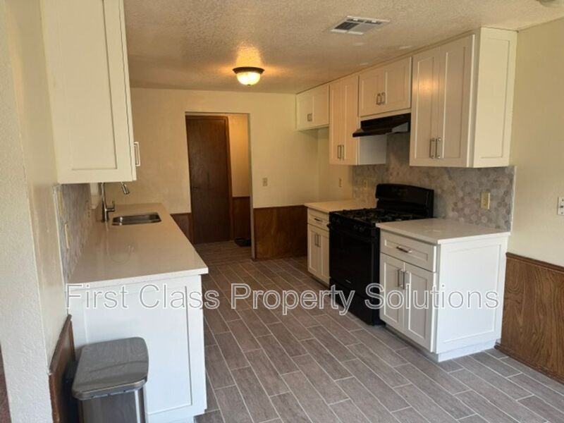 8613 E Parkridge Dr - Photo 7 of 17