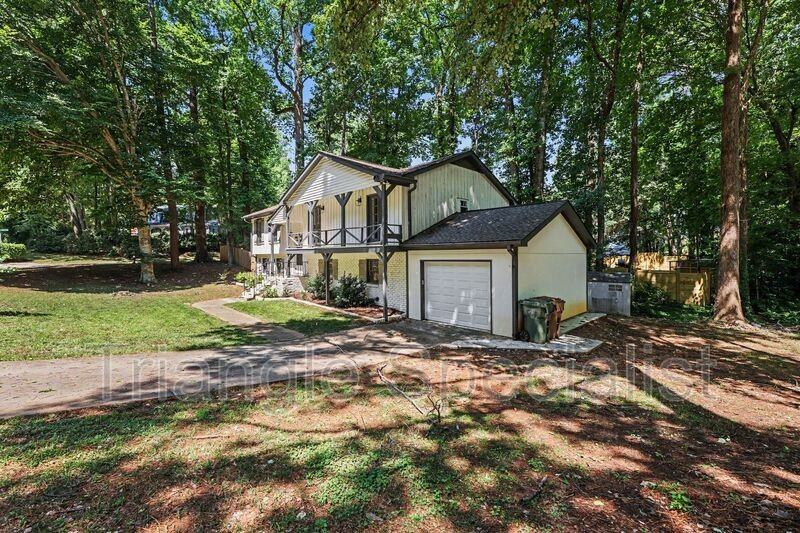 1012 Askham Dr - Photo 3 of 17