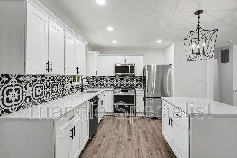 1012 Askham Dr - Photo 5 of 17